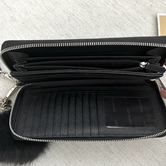 Michael Kors Wristlet. Black/Silver. Excellent Condition. MK fur key chain. - Picture 4 of 8